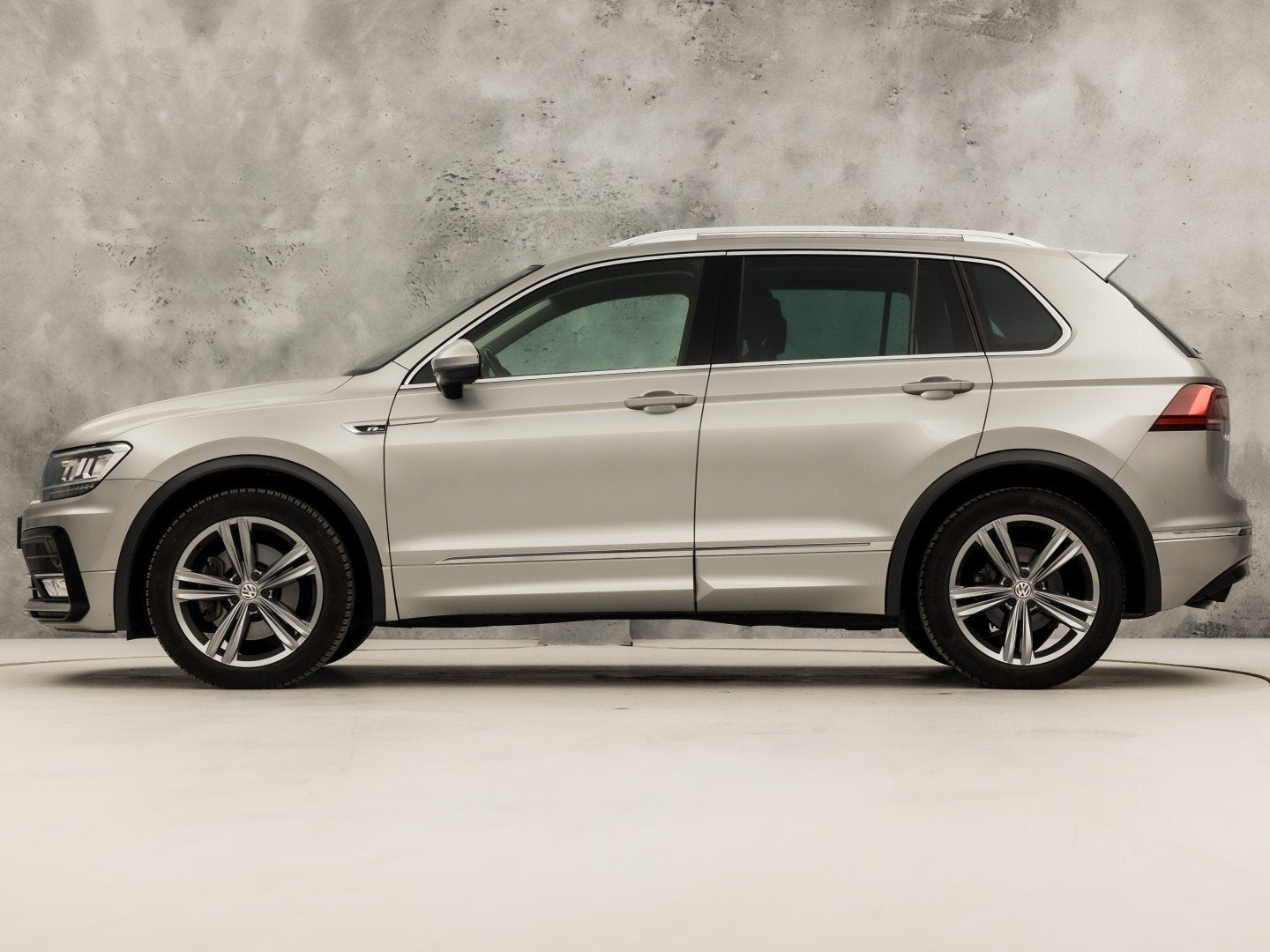 Volkswagen Tiguan 2.0 TSI 4Motion R-Line Sport 179Pk Automaa, Auto's, Volkswagen, Automaat, 12 maanden, Gebruikt, 4 cilinders