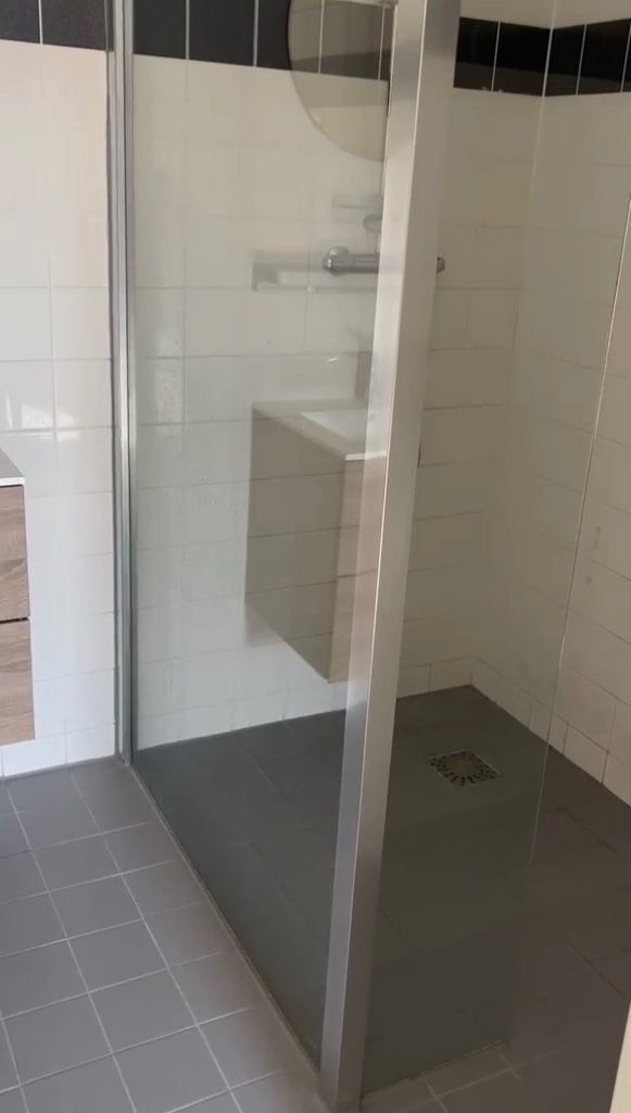 Inloopdouche tegen elk aannemelijk bod, Doe-het-zelf en Verbouw, Ophalen, Zo goed als nieuw, Chroom, Douche