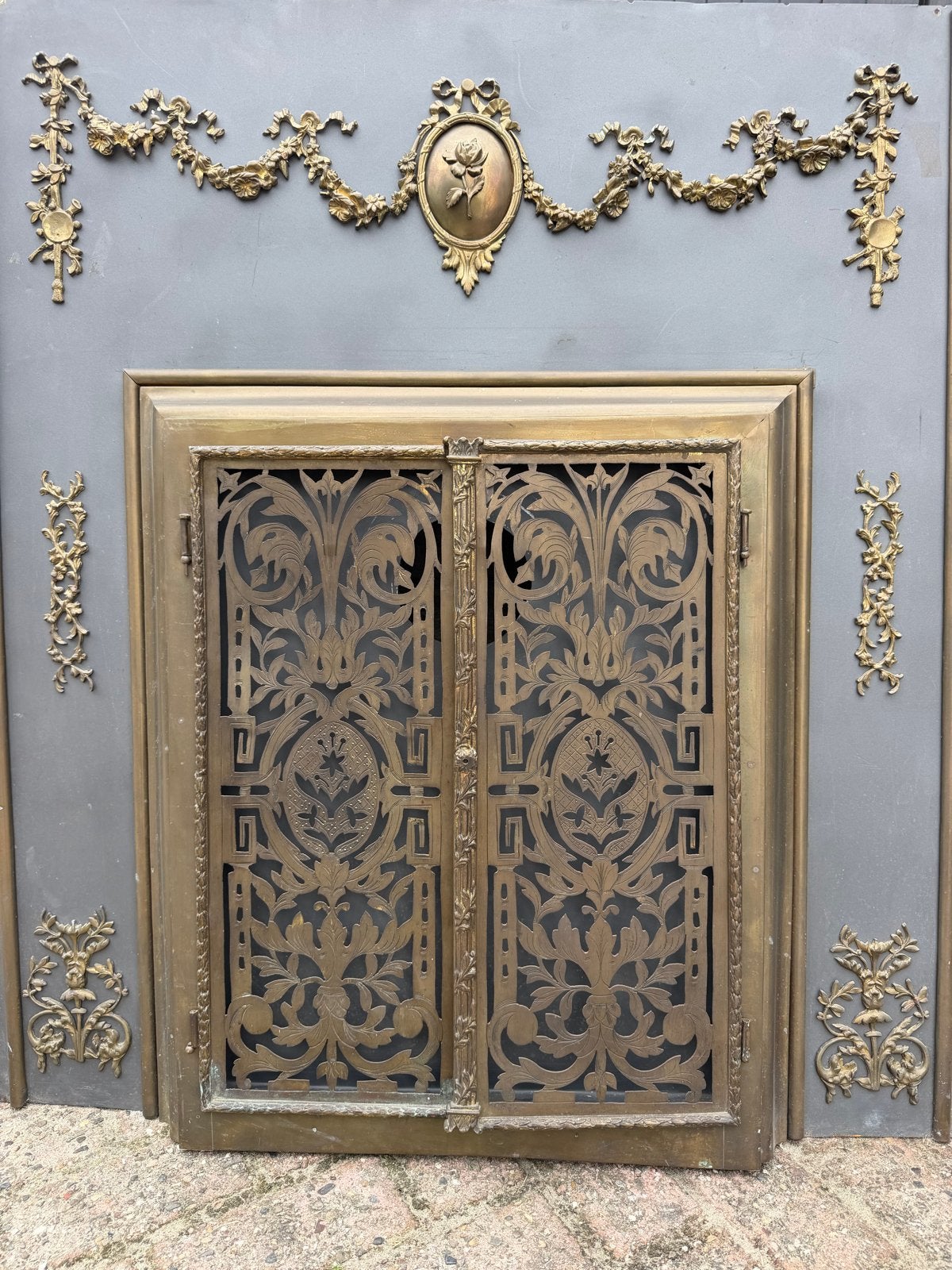 Antieke messing/koper schouwplaat met Sierlijke Decoraties, Ophalen, Koper