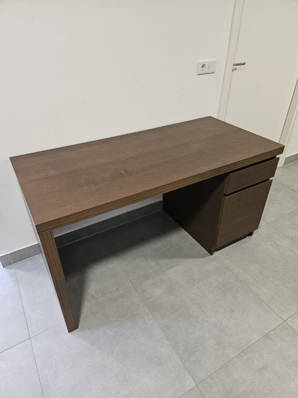 ikea bureau nauwelijks gebruikt, Huis en Inrichting, Bureaus, Ophalen, Zo goed als nieuw