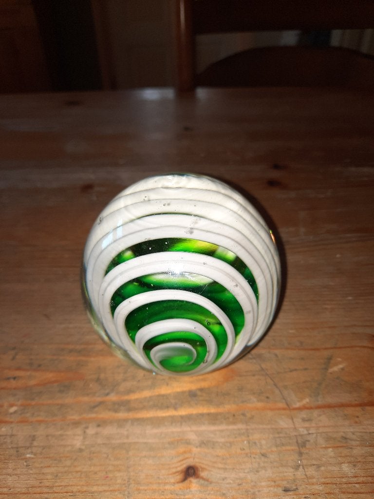 Glazen presse papier groen/wit, Antiek en Kunst, Ophalen of Verzenden