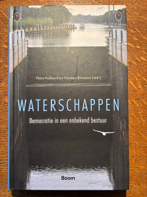 Waterschappen: Democratie in een onbekend bestuur, Boeken, Hans Vollaard en Harmen Binnema (red.), Ophalen of Verzenden, Zo goed als nieuw