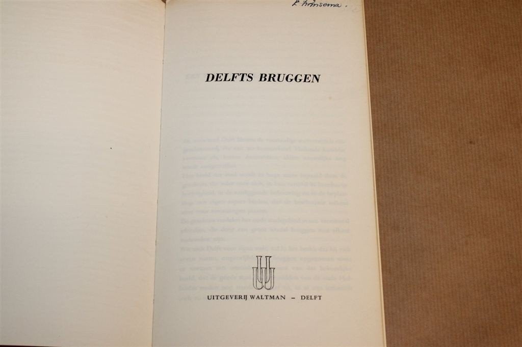 Delfts Bruggen — Bruggen in Delft, 1957, Ophalen of Verzenden, Gelezen