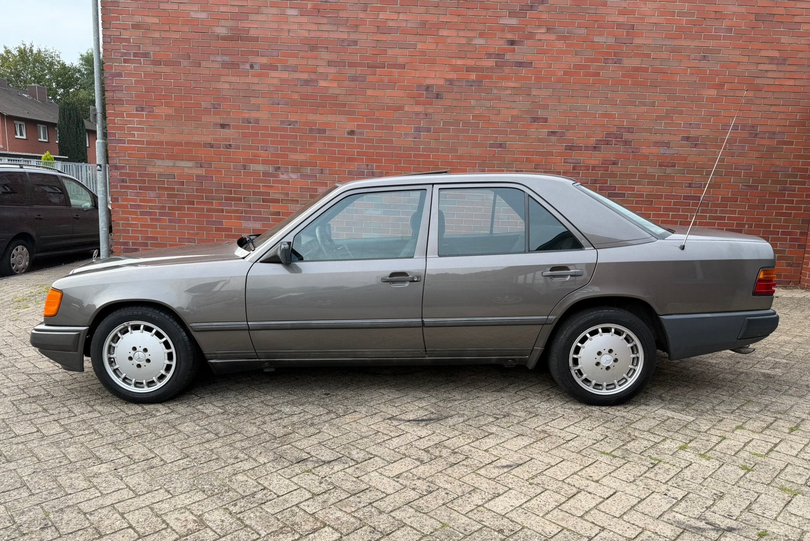 Mercedes-Benz 200-Serie 3.0 300 E K6 1986 Grijs, foto 2