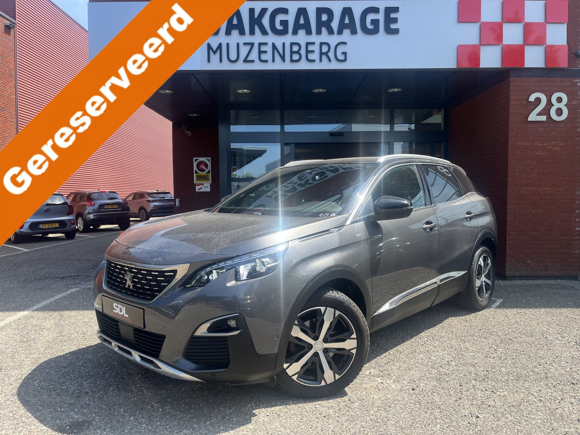 Peugeot 3008 1.2 130 PK TURBO GT Line // DODEHOEK // HALF LE, Gebruikt, 1199 cc, Leder en Stof, Origineel Nederlands