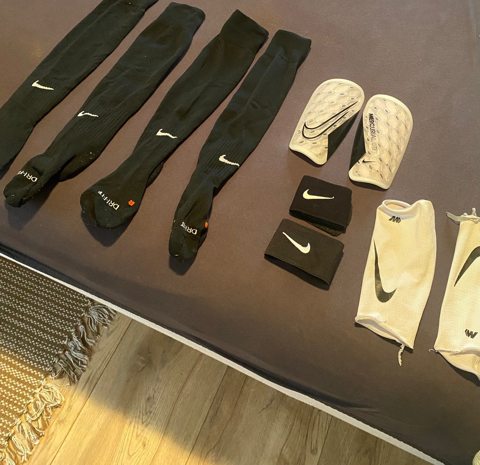Nike scheenbeschermers, kousen, sleeves, sokophouders, Sport en Fitness, Voetbal, Maat M, Ophalen of Verzenden, Gebruikt, Overige typen