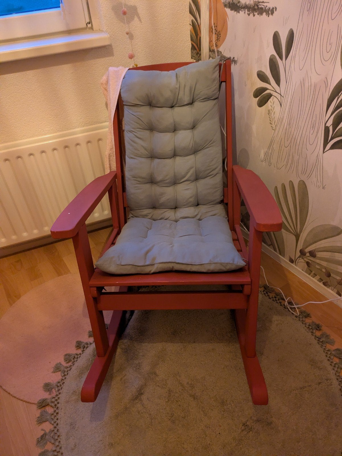 Schommelstoel met kussen voor babykamer, Huis en Inrichting, Stoelen, Ophalen, Gebruikt, Overige kleuren, Babykamer, Klassiek
