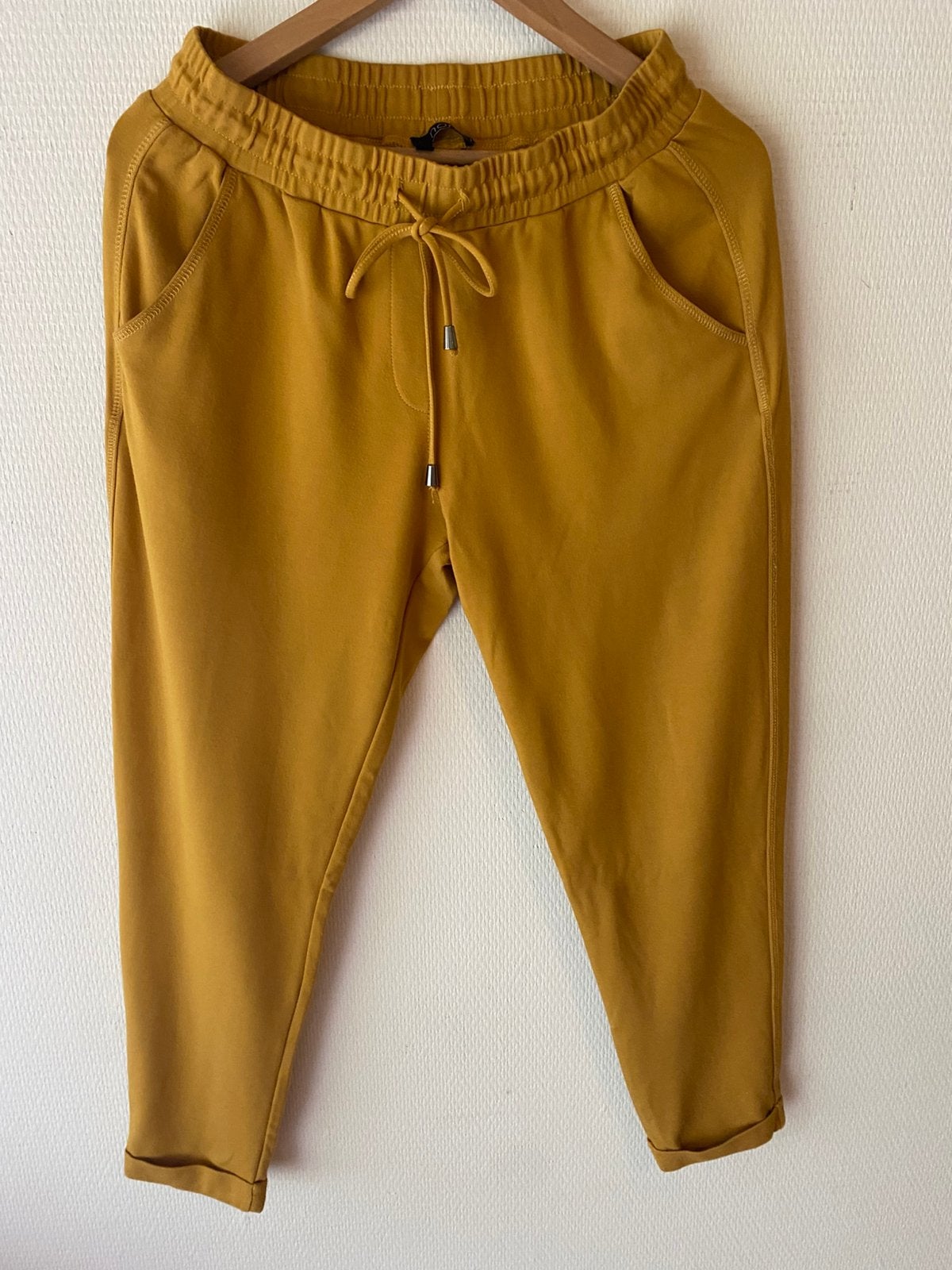 Als nieuw zachte broek, jogger. Norah maat 40. Geel, Maat 38/40 (M), Geel, Ophalen of Verzenden, Zo goed als nieuw