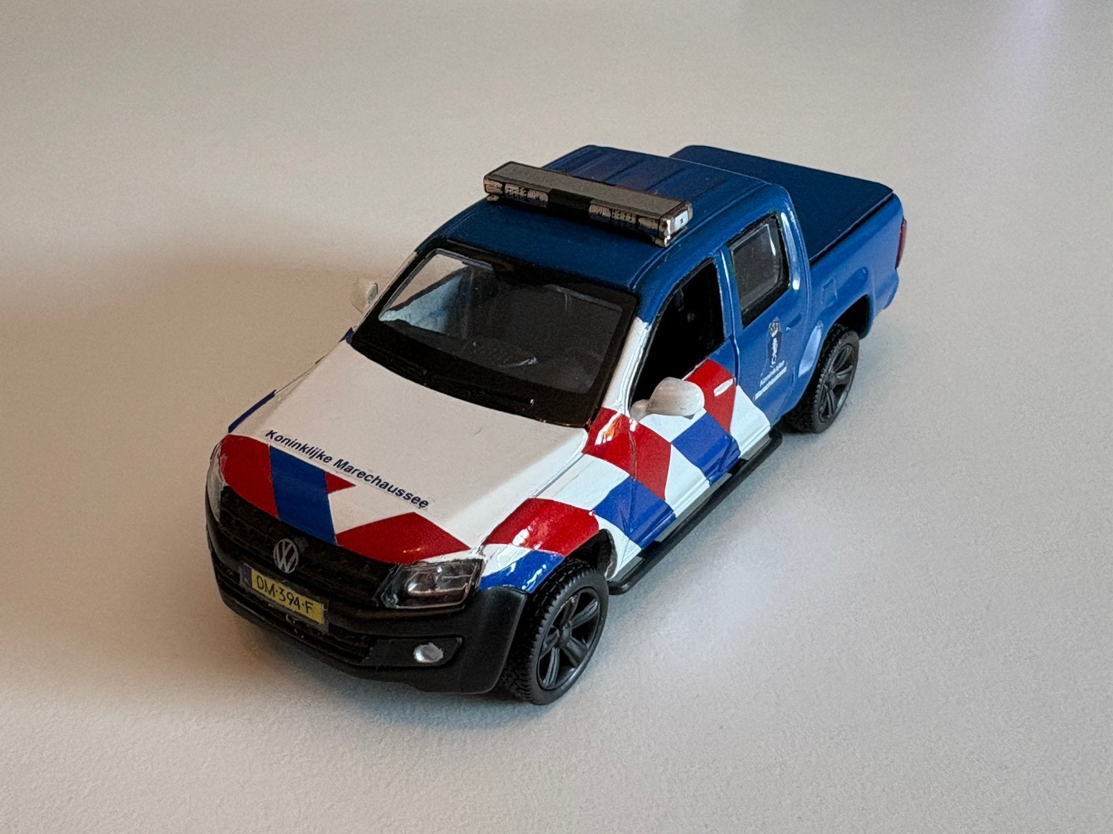 Politie Police Koninklijke Marechaussee VW Amarok, Hobby en Vrije tijd, Modelauto's | 1:43, Ophalen of Verzenden, Nieuw, Auto