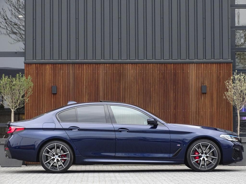 BMW 5 Serie 530e 292PK X-Drive M-Sport / Softclose / Individ, Auto's, 1998 cc, Gebruikt, 2000 kg, Blauw