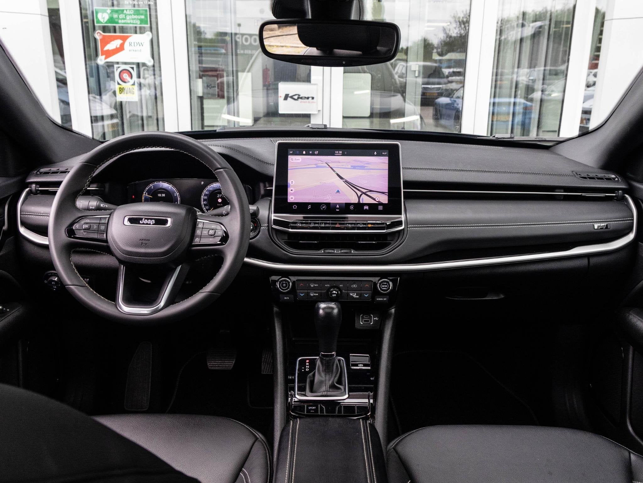 Jeep Compass 1.3T S | Pano | 19" | 360 camera | Elektrische, Stof, 4 cilinders, 150 pk, 600 kg