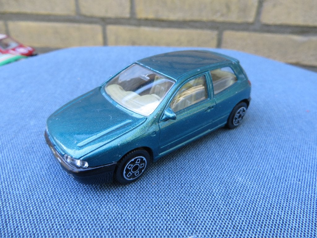 Burago Fiat Bravo Groen Metallic, Hobby en Vrije tijd, Modelauto's | 1:43, Ophalen of Verzenden, Zo goed als nieuw, Auto, Overige merken