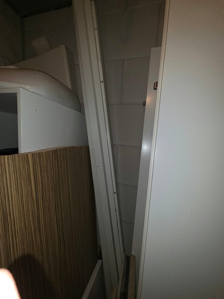 “Massief houten barblad – 4 stukken – 60 cm diep – gratis”, Doe-het-zelf en Verbouw, Ophalen, Gebruikt, 25 tot 50 mm, Overige typen