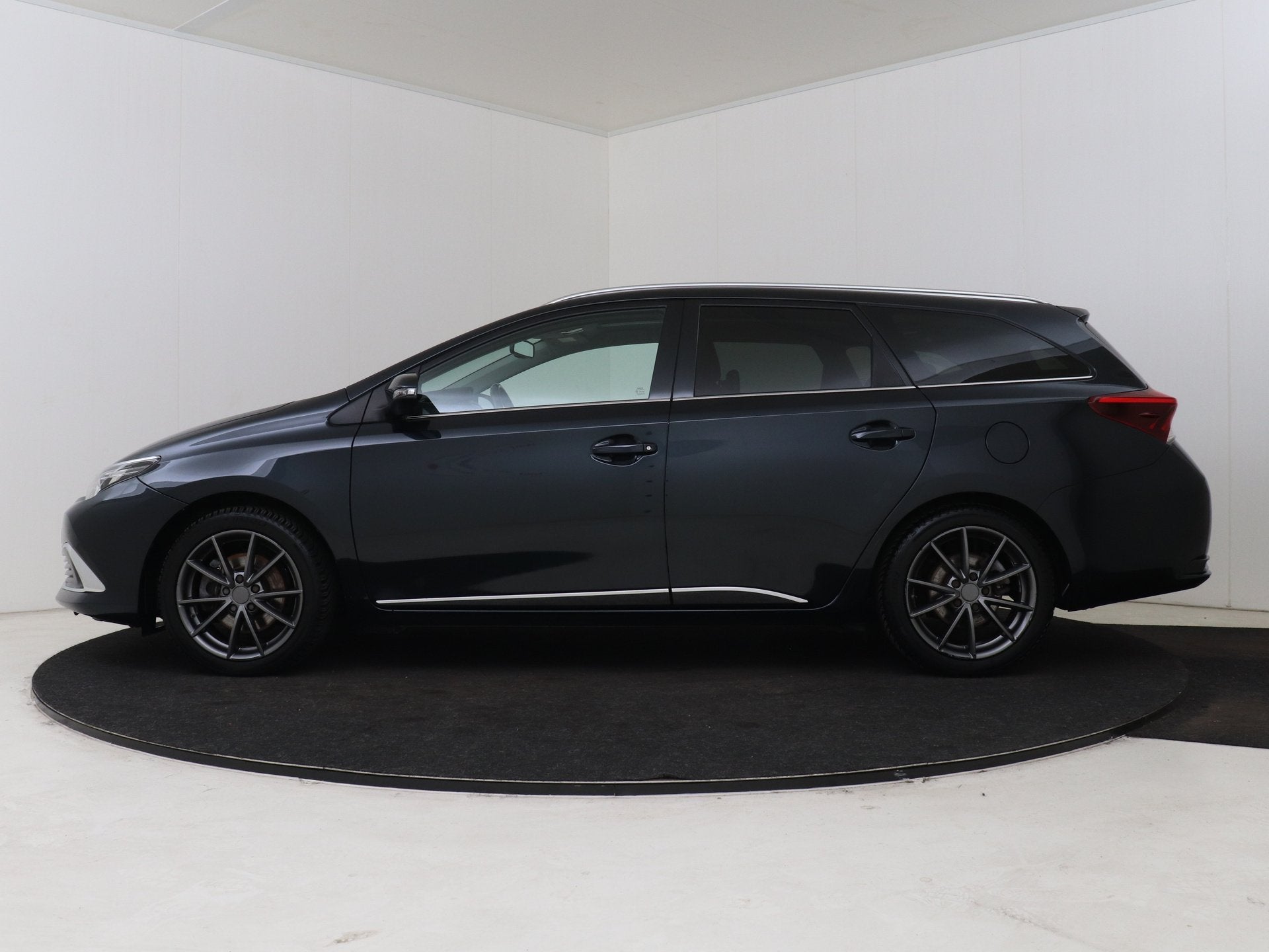 Toyota Auris Touring Sports 1.8 Hybrid Lease pro Leder Panor, Gebruikt, Te koop, 66 €/maand, 5 stoelen