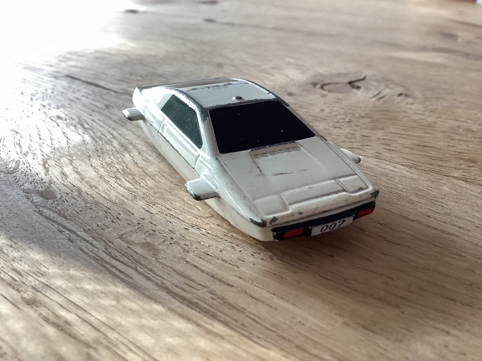 James Bond 007 Lotus Esprit 1:64 Tic Toc Shell 2008, Ophalen of Verzenden, Gebruikt, Auto