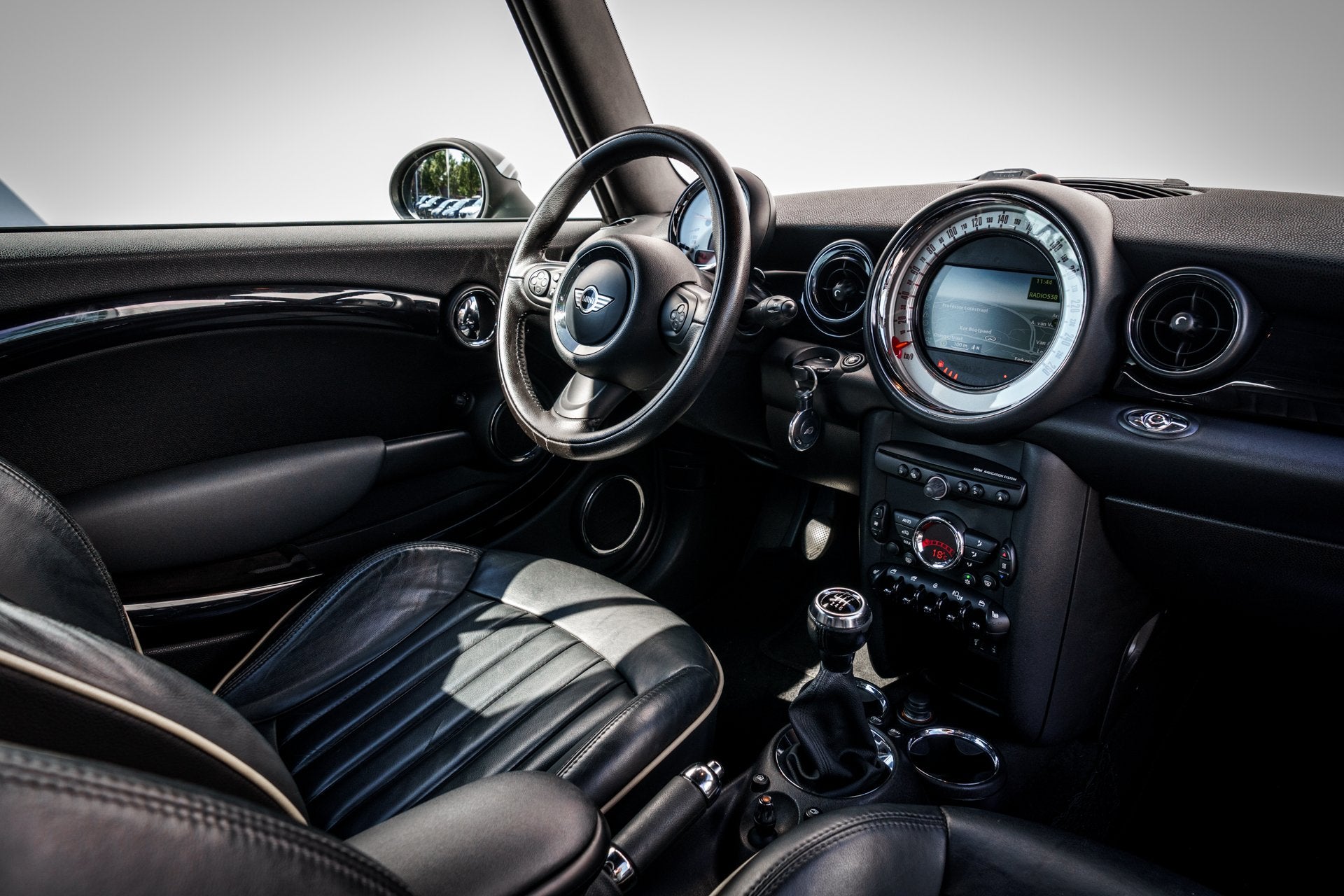 MINI Cabrio 1.6 Cooper Chili | Stoelverwarming | Leder | Cru, Auto's, Mini, Euro 5, Zwart, 4 cilinders, Cabriolet