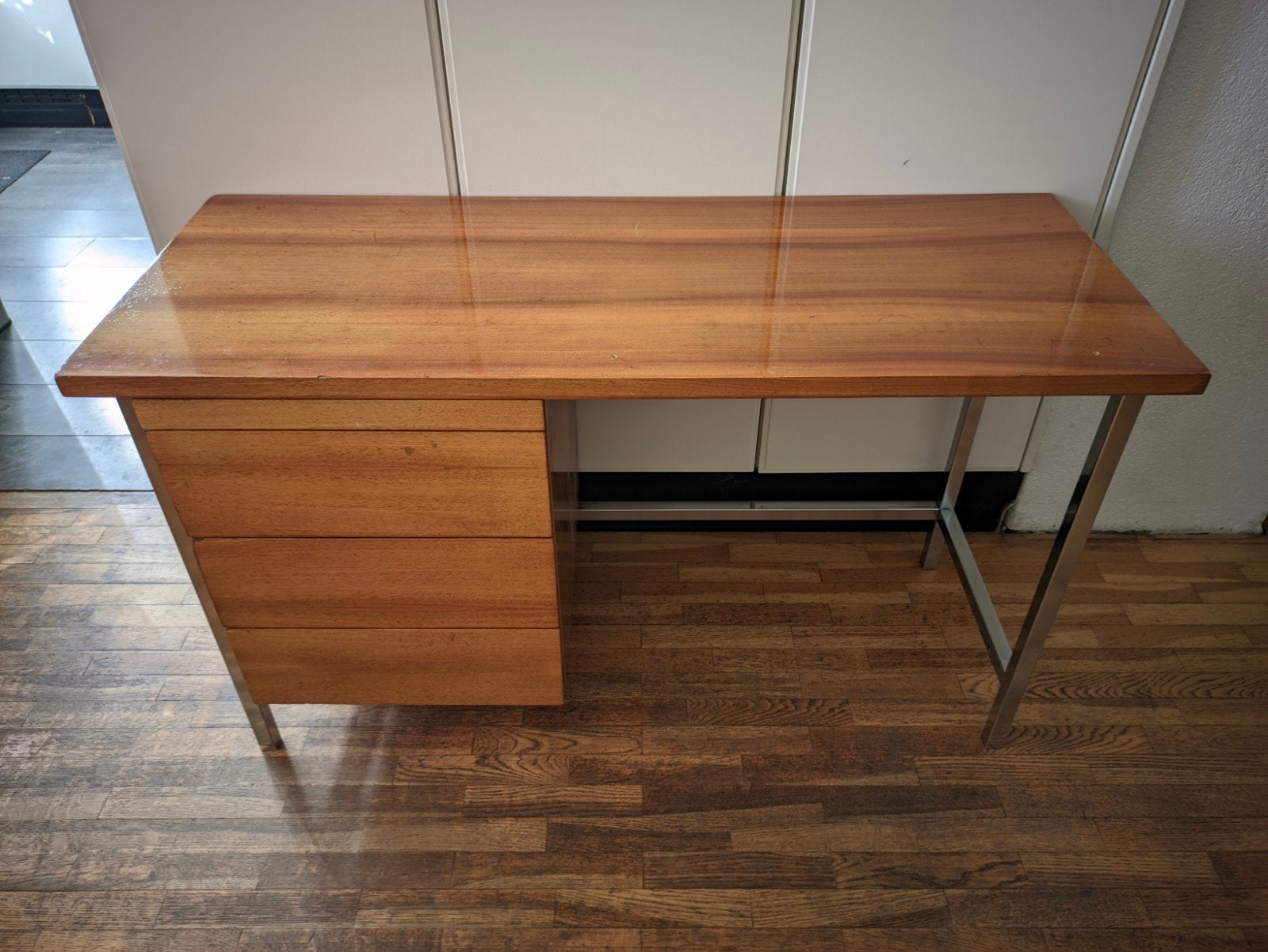 Vintage Florence Knoll Bureau met Lades, Ophalen, Met lades, Gebruikt, Hout