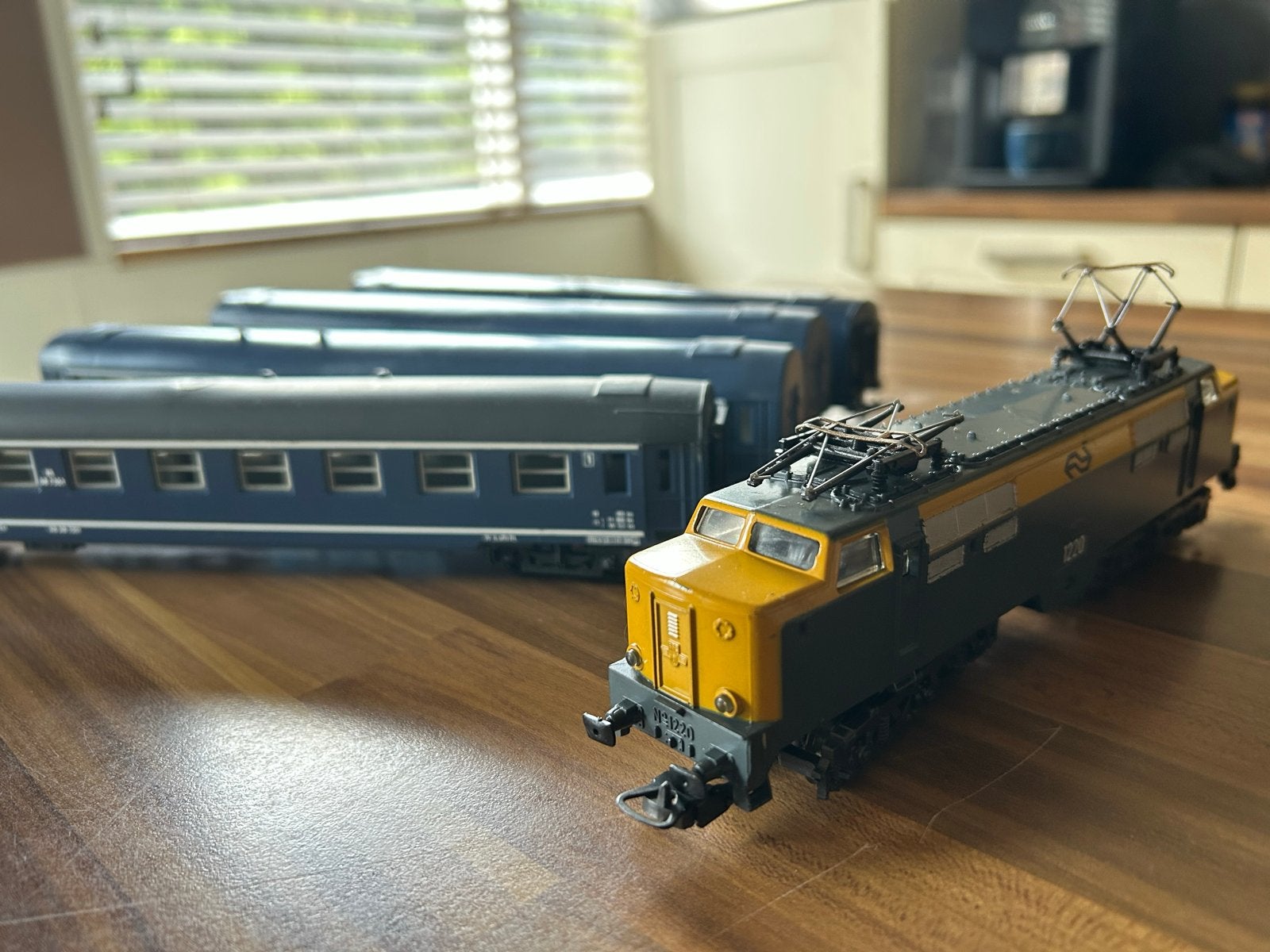 Twee NS E loc 1220 met NS rijtuigen, Hobby en Vrije tijd, Modeltreinen | H0, Gelijkstroom, Ophalen of Verzenden, NS, Lima