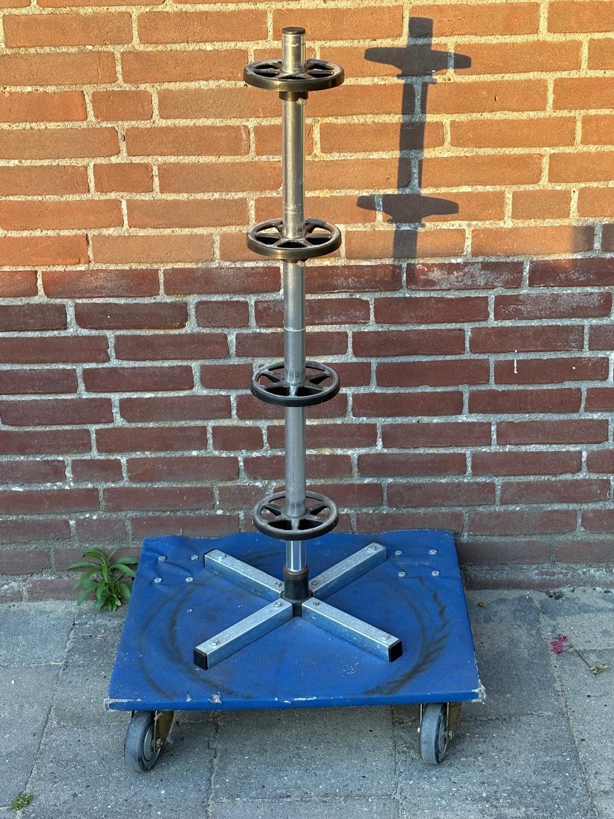 Verrijdbare standaard voor velgen, Ophalen, Gebruikt