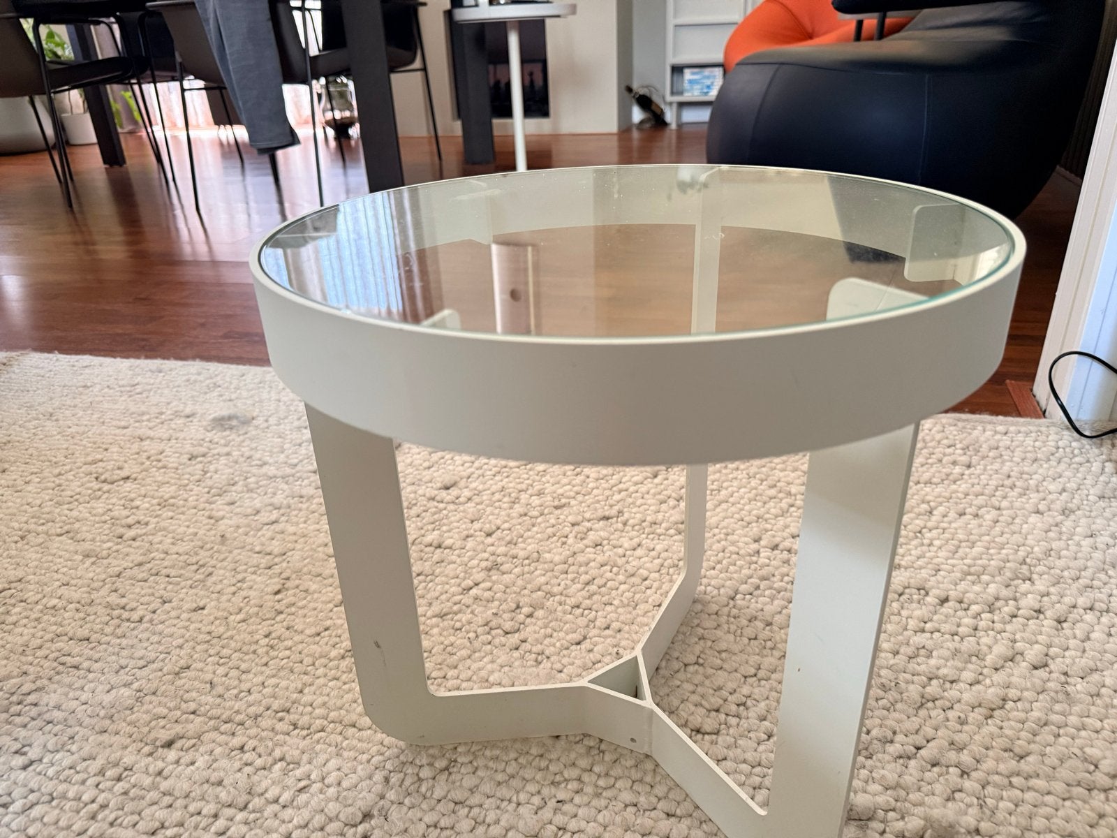 Spinder Design Douglas bijzettafel wit staal, glazen blad, Ophalen, Minder dan 45 cm, Minder dan 55 cm, Rond