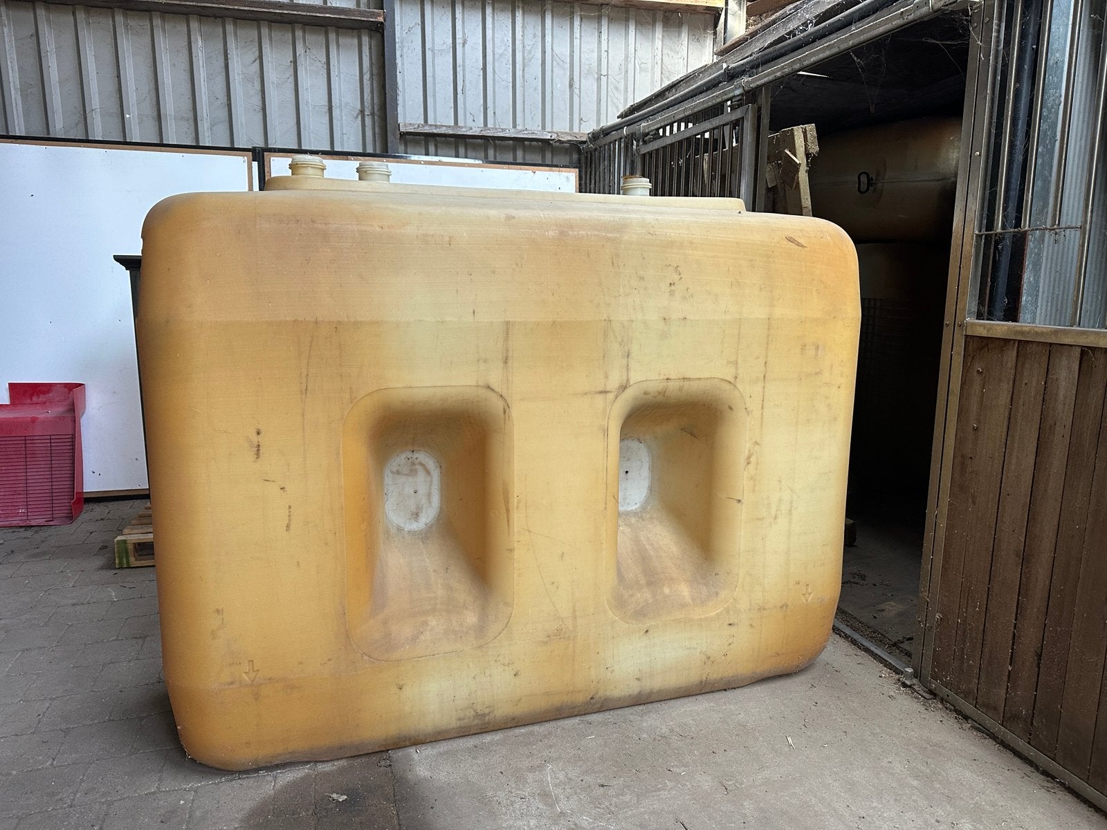 Regenwatertank 2.000 liter, 150 liter of meer, Ophalen, Gebruikt, Kunststof