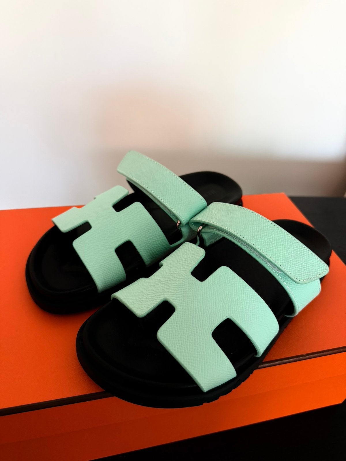 Hermes 38, Kleding | Dames, Schoenen, Ophalen of Verzenden, Zo goed als nieuw, Zwart
