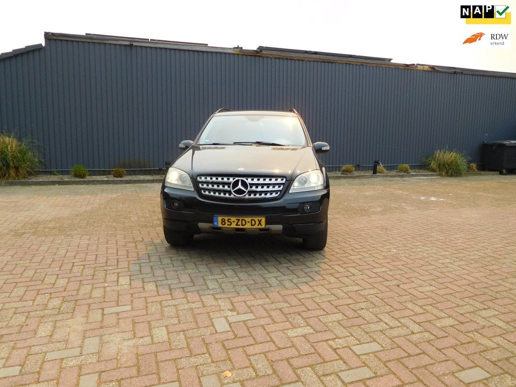Mercedes-Benz M-klasse 350 letop zeer nette auto rijdt en sc, Auto's, Automaat, Gebruikt, Parkeersensor, Zwart