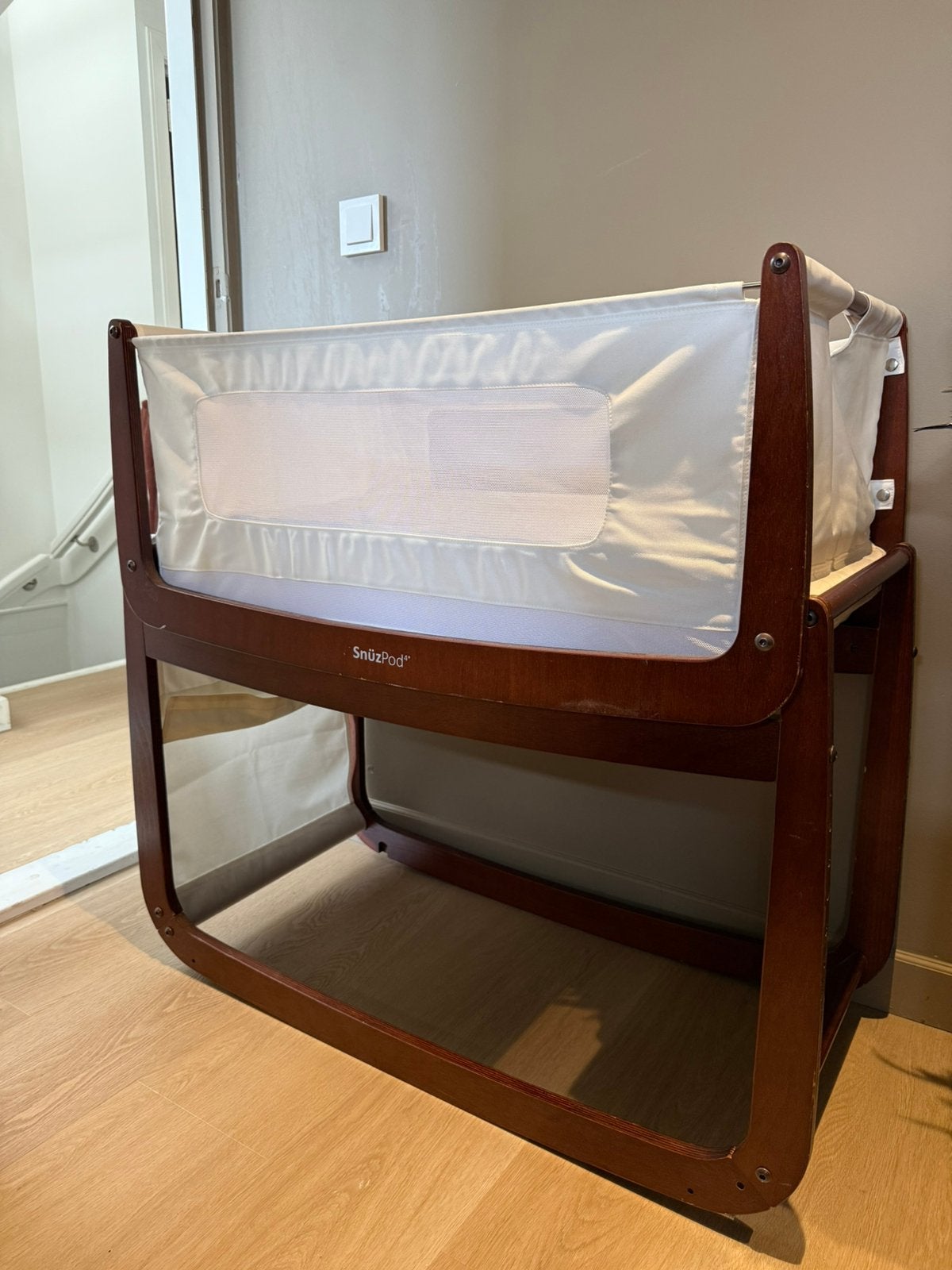 Snuzpod 4 chocolate, Kinderen en Baby's, Babywiegjes en Ledikanten, Ophalen of Verzenden, Zo goed als nieuw, Ledikant