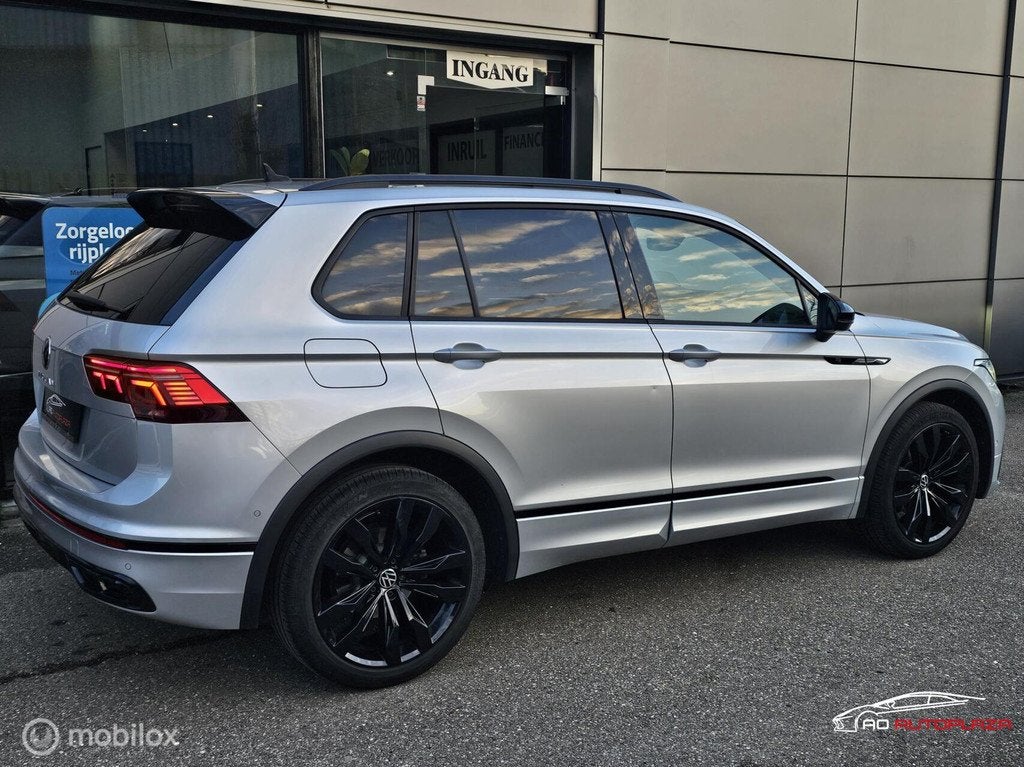 Volkswagen Tiguan 1.5 TSI 3x R-line Panorama/HUD/Leer/Memory, Auto's, 15 km/l, 1498 cc, Zwart, 4 cilinders