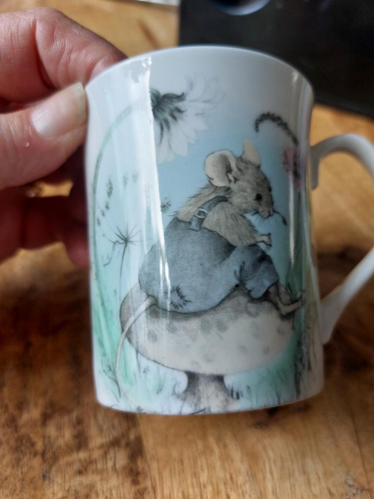 Vintage beker Vera de Muis.40 jaar oud, Huis en Inrichting, Keuken | Servies, Ophalen of Verzenden, Overige stijlen, Kop(pen) en/of Schotel(s)