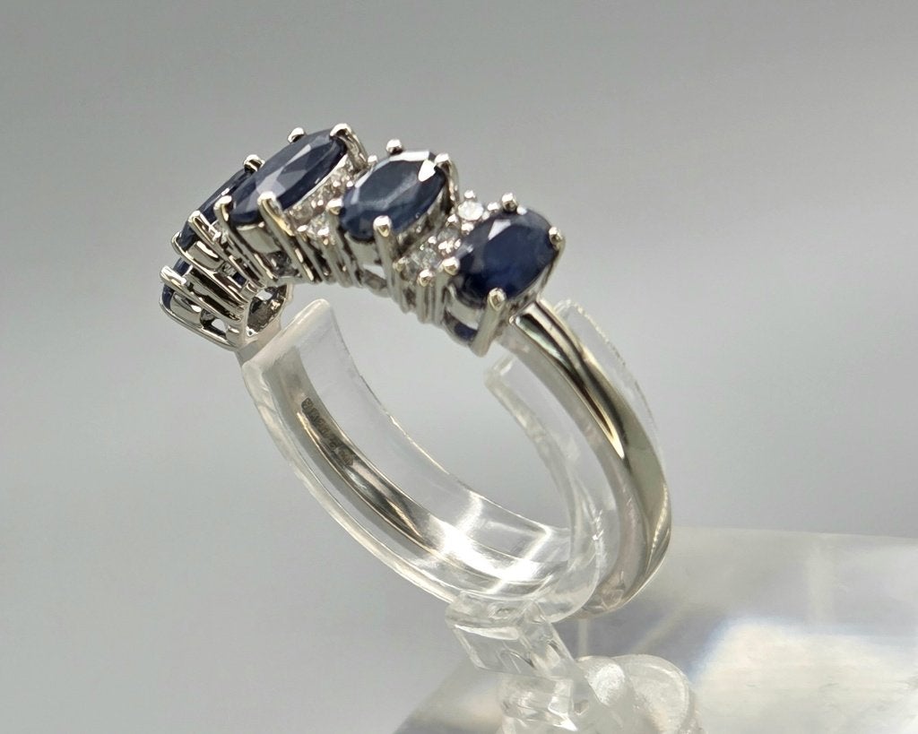 Gouden Vintage ring edelsteen saffier en diamant. 2026/402, Ophalen of Verzenden, Goud, Ring, Met edelsteen