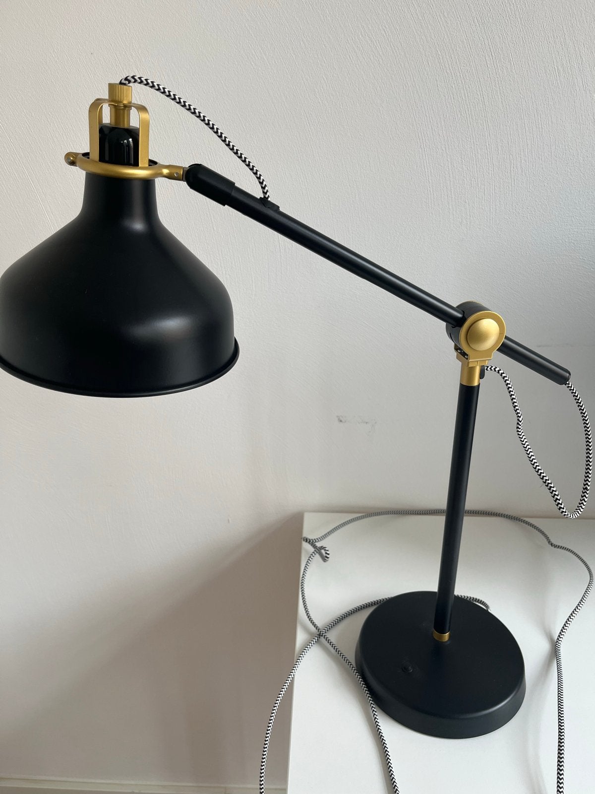 IKEA Ranarp Tafellamp Zwart/Goud - 38cm hoog, Ophalen, 38 cm, E27 (groot), Zo goed als nieuw