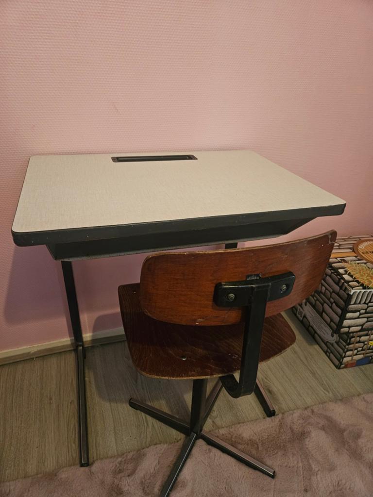 Vintage school tafel stoel setje, Kinderen en Baby's, Kinderkamer | Tafels en Stoelen, Ophalen, Gebruikt, Tafel(s) en Stoel(en)