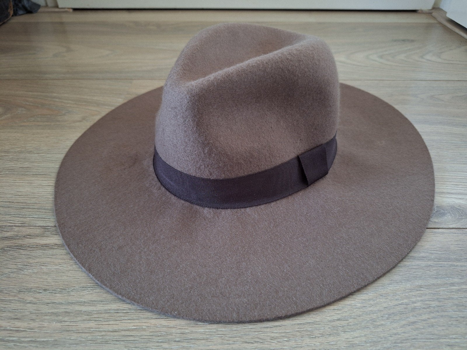 Dameshoed van 100% wol (ongedragen), Kleding | Dames, Ophalen of Verzenden, One size fits all, Hoed
