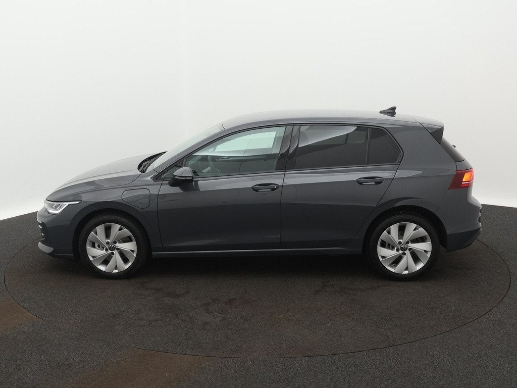 Volkswagen Golf 1.5 eHybrid Life Edition 204 PK Automaat | #, Auto's, Volkswagen, Stof, 1498 cc, Euro 6, 4 cilinders