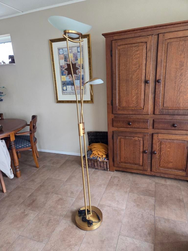 Gouden Vloerlamp met Leeslamp en Melkglas Kappen, Ophalen, Gebruikt, Glas, Klassiek, Modern, Tijdloos