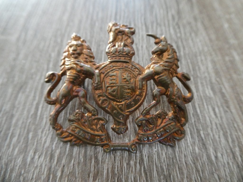 Cap badge The Manchester Regiment., Ophalen of Verzenden, Landmacht, Engeland, Embleem of Badge