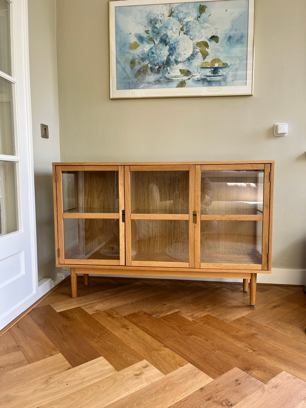 Jysk - Display cabinet LANGELINIE 3 doors oak, Ophalen, 100 tot 150 cm, Eikenhout, 50 tot 100 cm