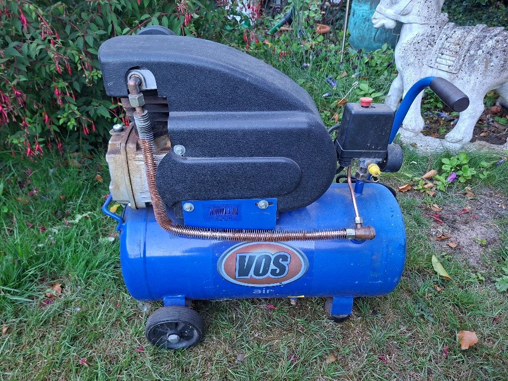 Te koop VOS compressor 220 volt 24 l tot 8 bar, Ophalen, 6 tot 10 bar, Zo goed als nieuw, 200 tot 400 liter/min