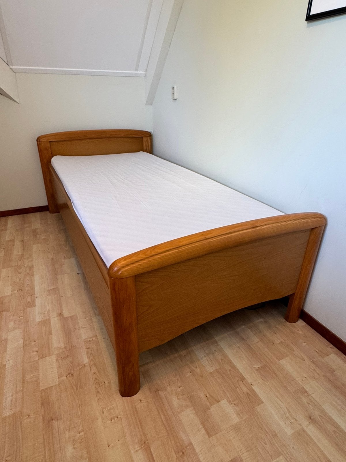 Auping elektrisch verstelbaar 1-persoonsbed 90x200, Ophalen, 90 cm, Eenpersoons, Bruin