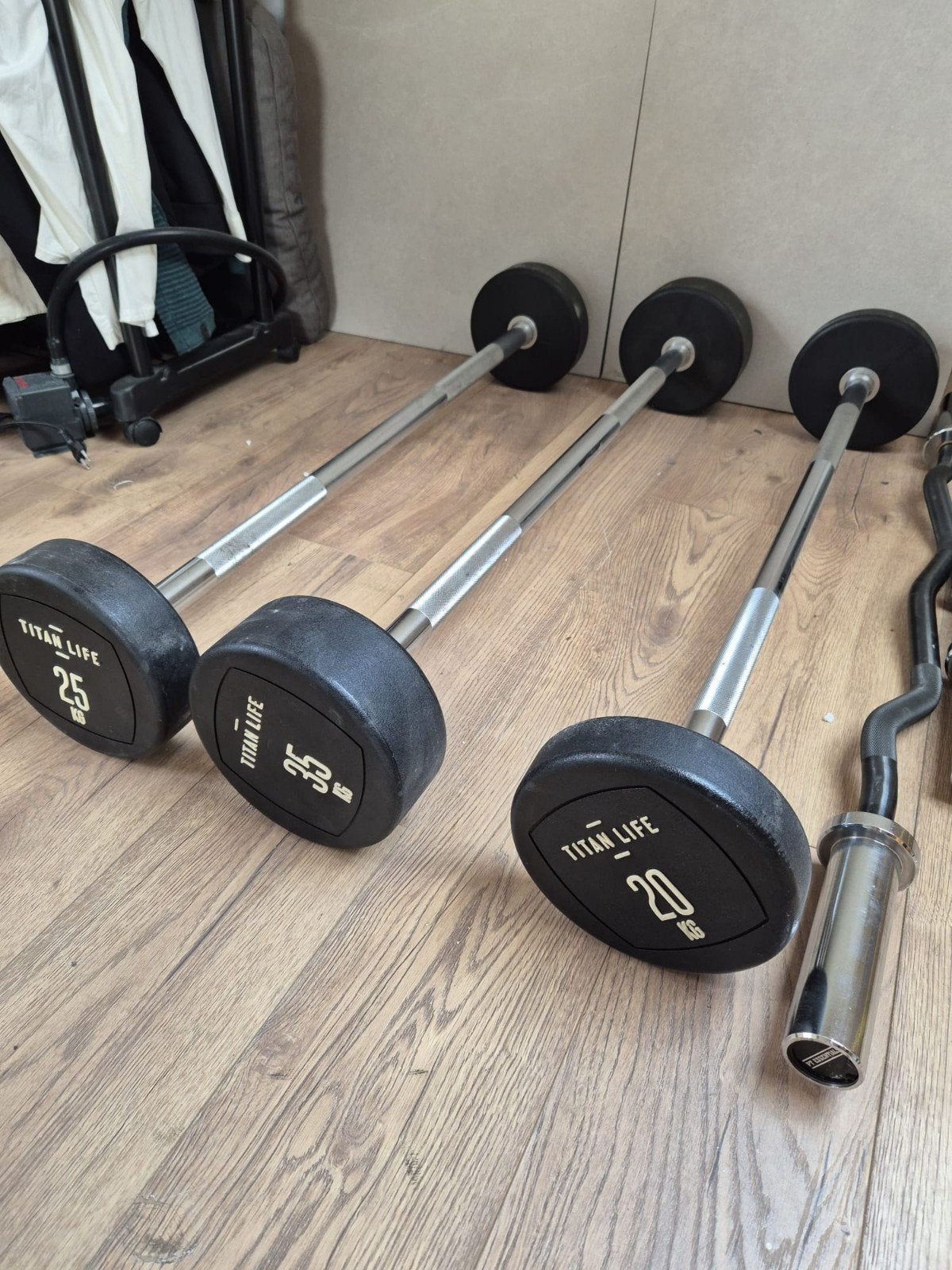 Titan Life Barbells - 20, 25, 35 kg, Sport en Fitness, Fitnessmaterialen, Ophalen, Gebruikt, Armen, Halterstangen