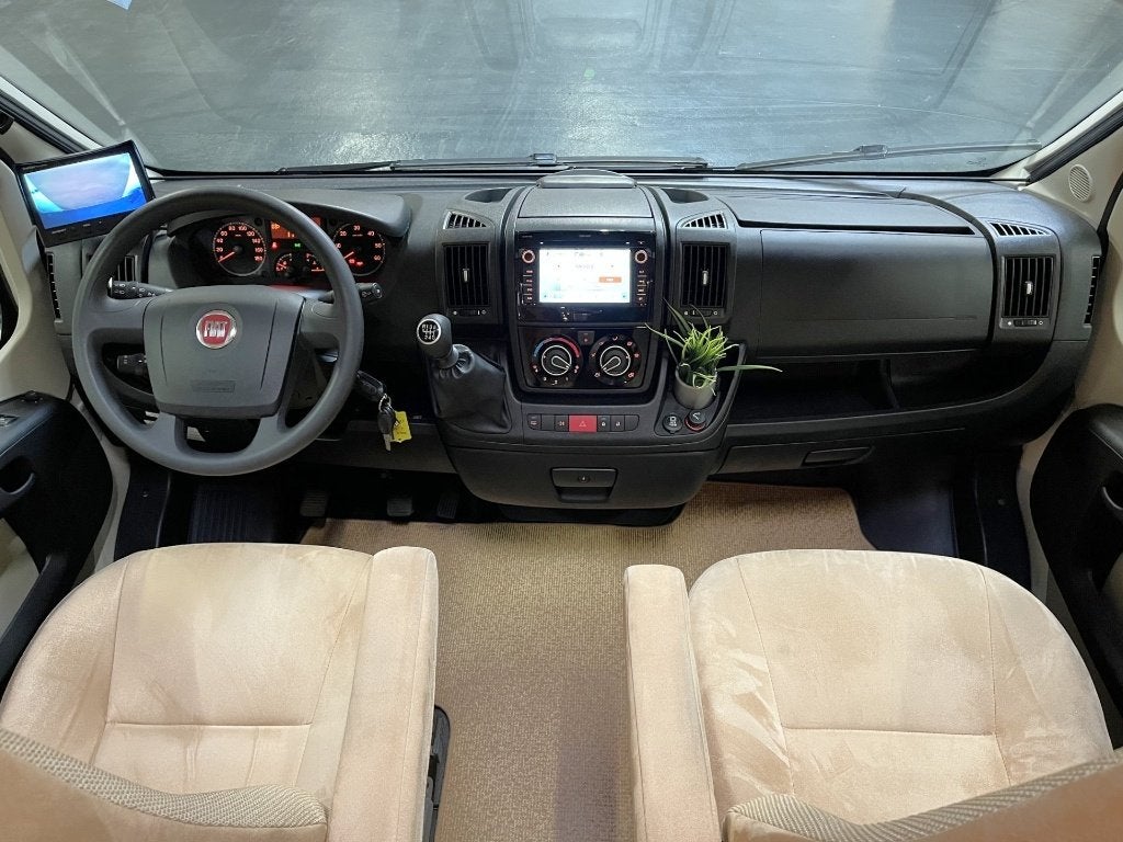 Foto 8 van Fiat Ducato 2.3 Hymer T674 Enkele Bedden / Euro5 / 86.000 km