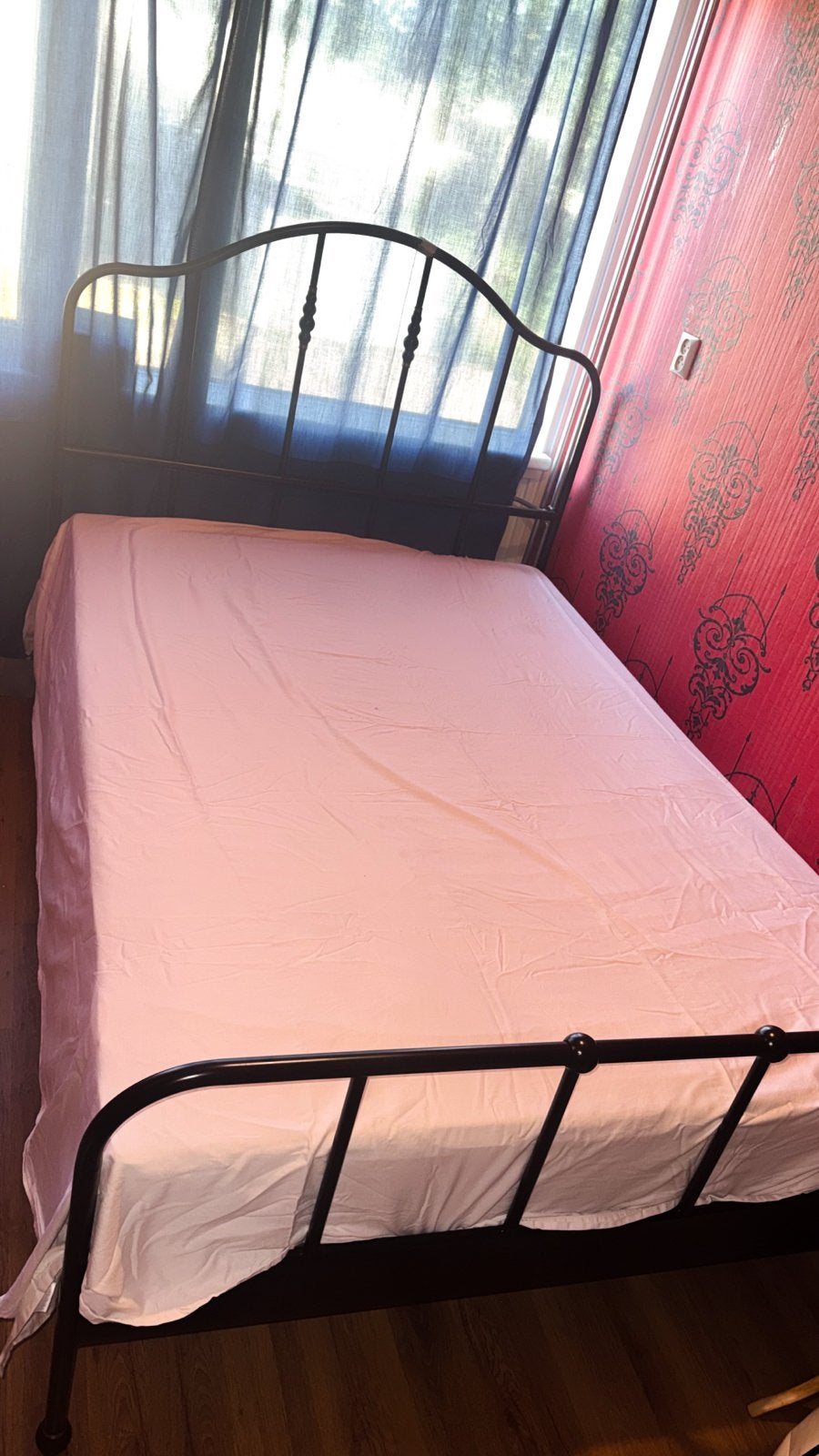 IKEA Leirvik Tweepersoonsbed (140x200 cm) met matras