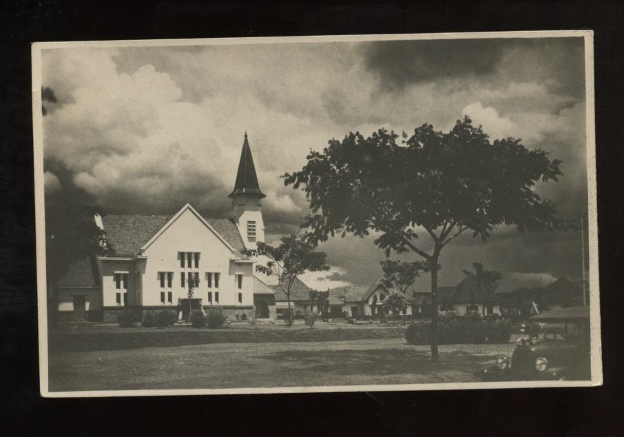 Ned Indië fotokaart kerk Tasmanstraat Bandoeng (30-41), Ophalen, 1920 tot 1940, Buiten Europa