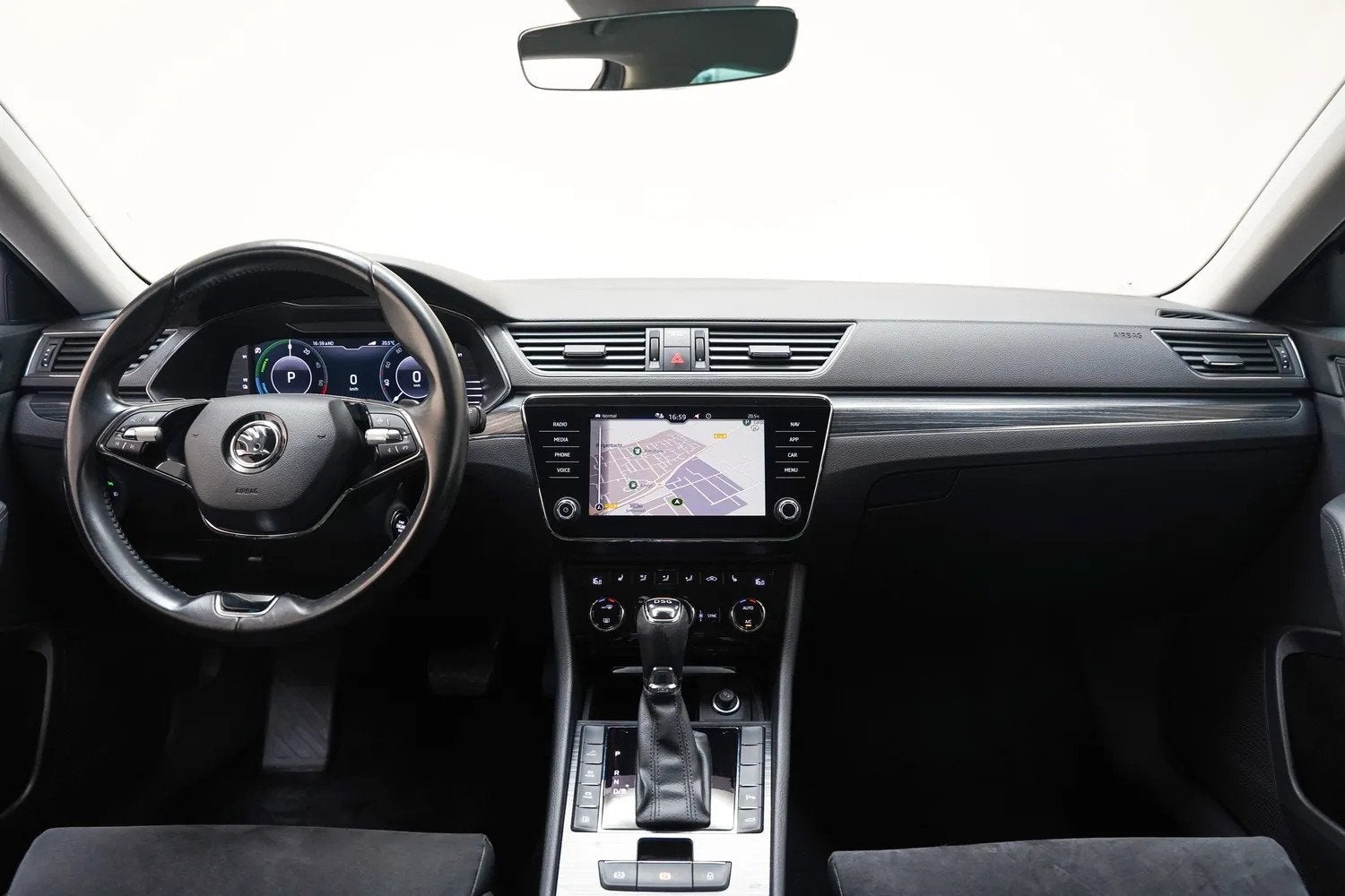 Skoda Superb COMBI 1.4 TSI iV Business Edition Plus Aut [ Vi, Auto's, Automaat, Gebruikt, 4 cilinders, 1600 kg