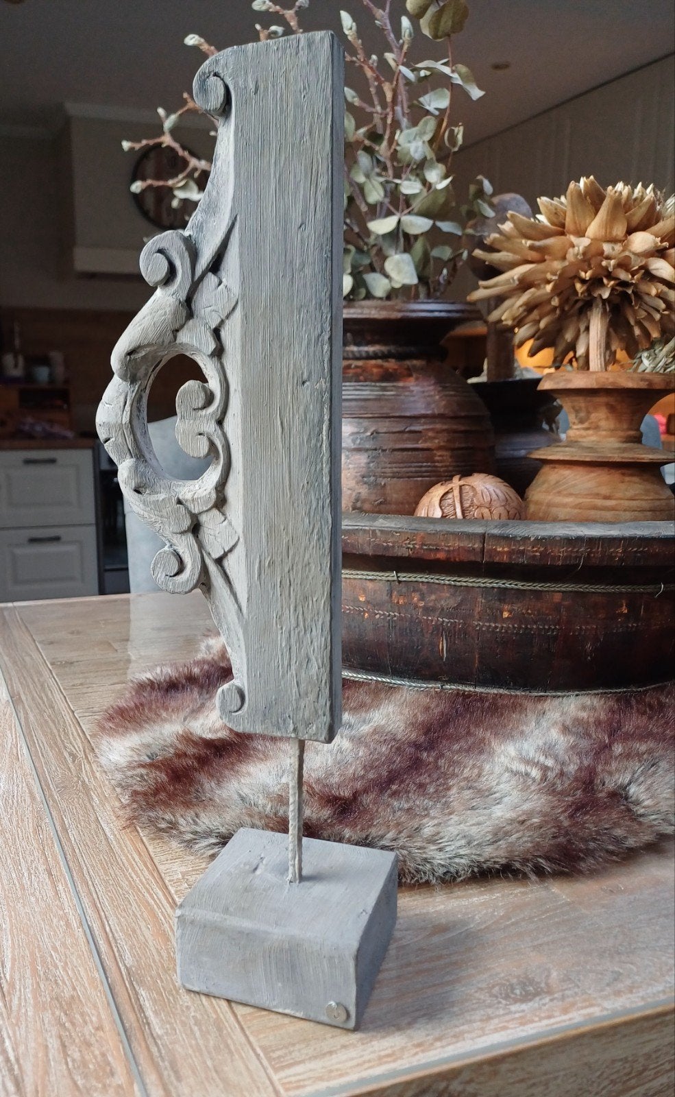 Decoratief Houten Ornament op Sokkel - Grijs, Ophalen of Verzenden, Wanddecoratie, 20 - 50 cm, Handgemaakt