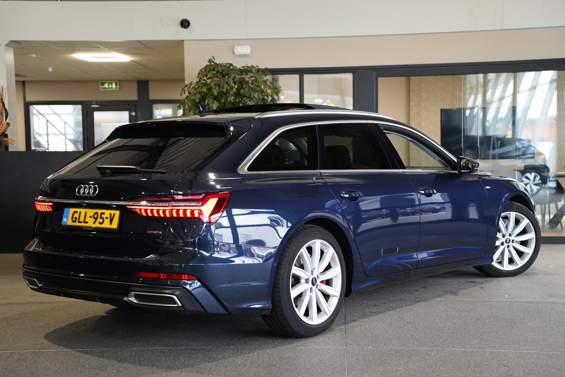 Audi A6 Avant 55 TFSI e quattro 367PK Pano Trek 360Cam Acc P, Auto's, Automaat, Dealer onderhouden, Gebruikt, Euro 6