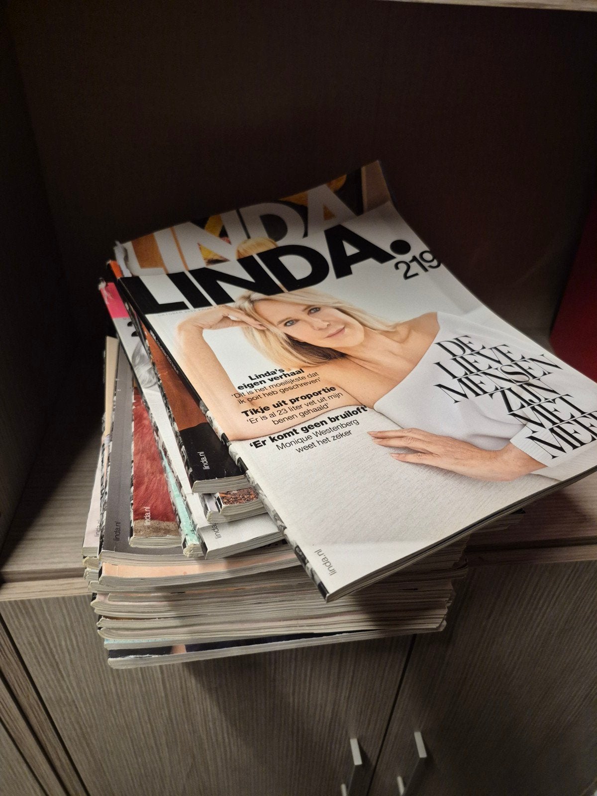Grote stapel LINDA. tijdschriften (diverse jaargangen), Ophalen of Verzenden, Gelezen, Damesbladen