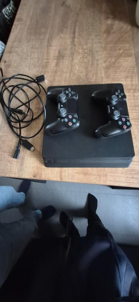 Ps4 +2 controllers, Ophalen, Zo goed als nieuw, Met 2 controllers, Original
