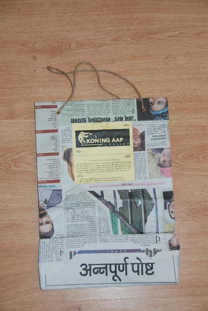 Bijzondere kranten tas uit Nepal Fair Trade, Verzenden, 1980 tot heden, Buitenland, Krant